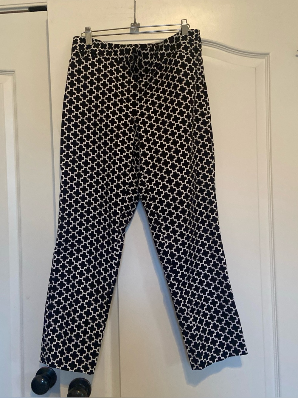 Ann Taylor Black and White Geometric Cropped Pants